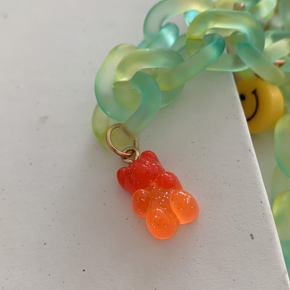 LUCITE LINK STATEMENT NECKLACE - Picture 6 of 6